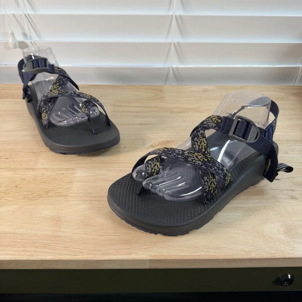 Chaco Z2 Classic Sandals Mens Sz 9 Navy Blue Adjustable Strap New Hiking Outdoor